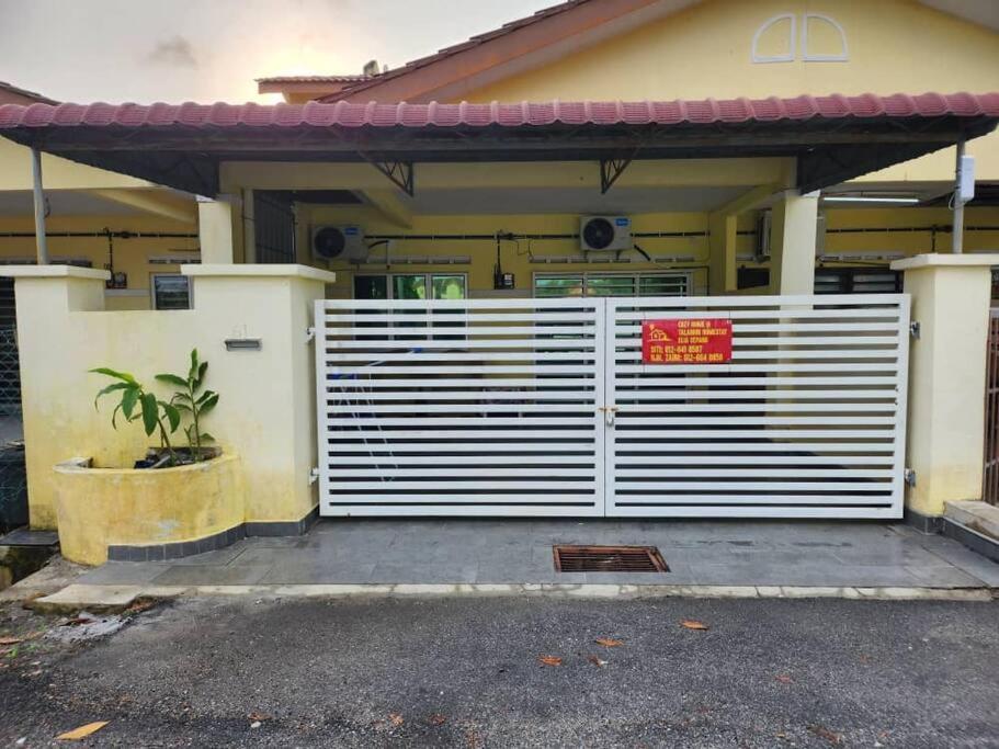 D'Haja 61 Klia Sepang With 3 Airconds & Wifi Villa Banting  Eksteriør bilde