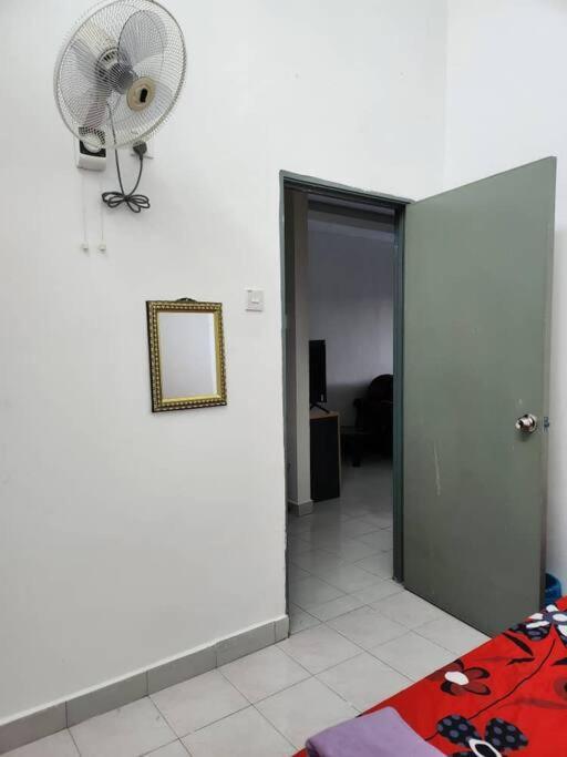 D'Haja 61 Klia Sepang With 3 Airconds & Wifi Villa Banting  Eksteriør bilde