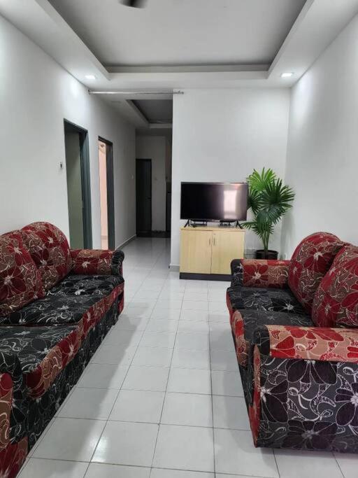 D'Haja 61 Klia Sepang With 3 Airconds & Wifi Villa Banting  Eksteriør bilde