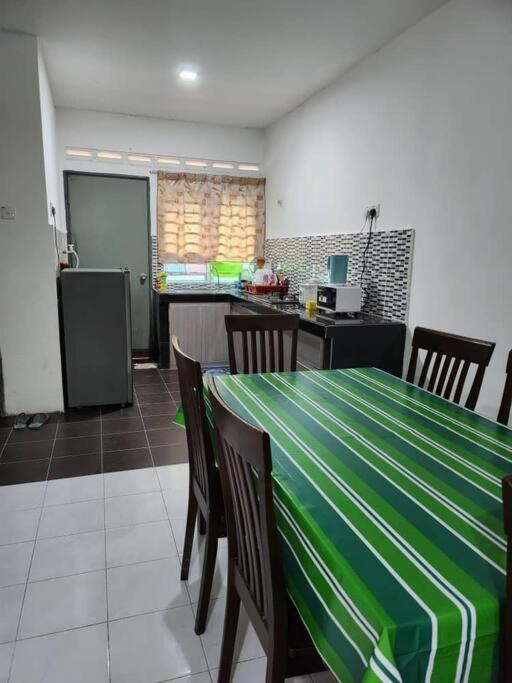 D'Haja 61 Klia Sepang With 3 Airconds & Wifi Villa Banting  Eksteriør bilde