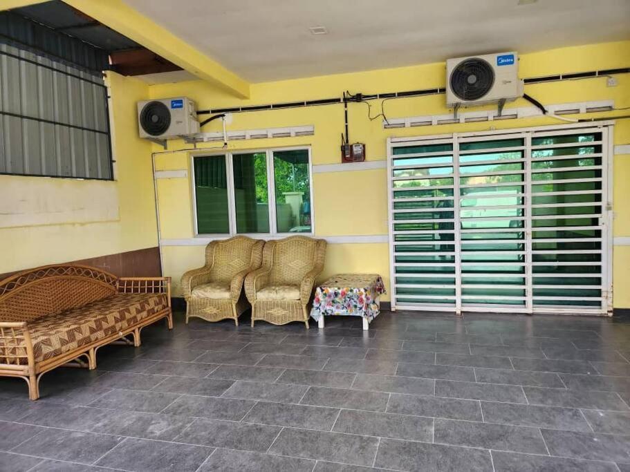 D'Haja 61 Klia Sepang With 3 Airconds & Wifi Villa Banting  Eksteriør bilde